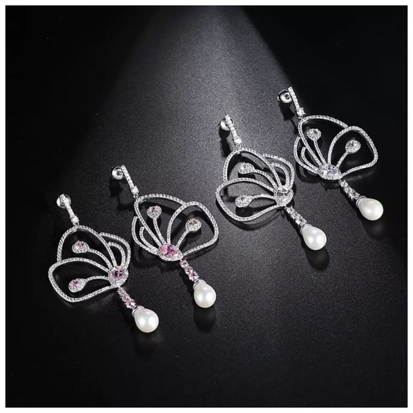 🎁 Swarovski Crystals Tien Butterfly Earrings - Picture 4 of 4